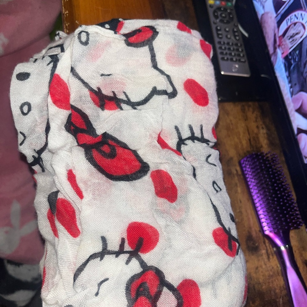 Hello Kitty Scarf - Picture 8 of 8